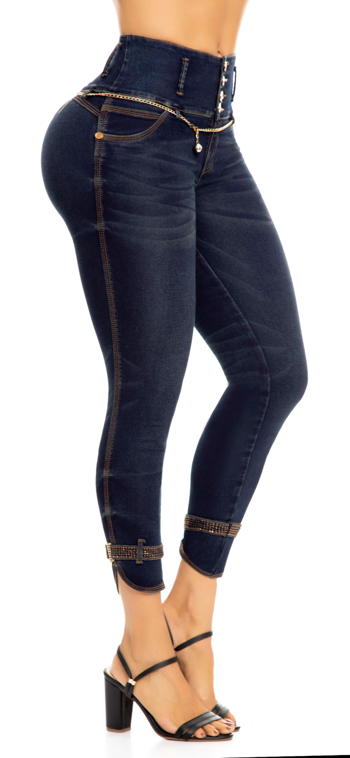 Jeans levanta cola diseño en botapié
