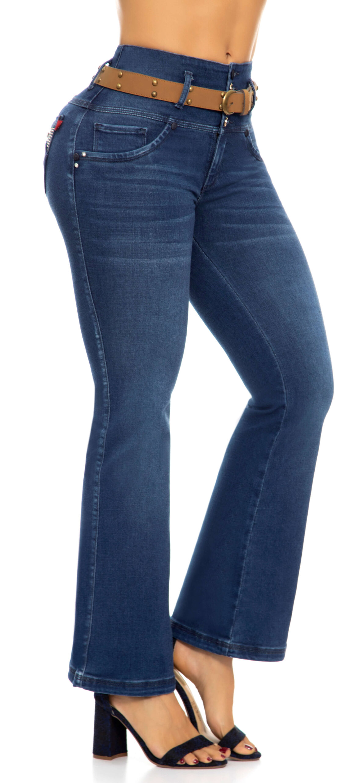 Jeans levanta cola acampanado pedrería